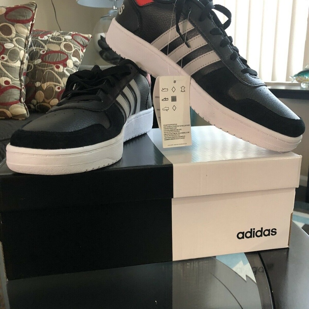 New Adidas Hoops 2.0 Men's Sneakers  Size 10